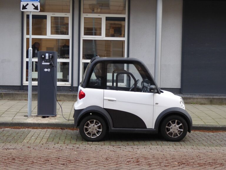 Как пользоваться быстрой зарядной станцией: простой и безопасный гид для водителя